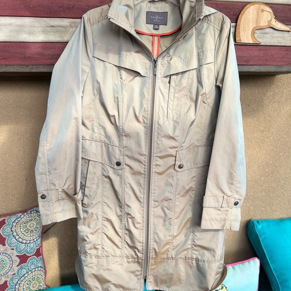 Shimmery gold trench coat/ Rain coat - Picture 8 of 10